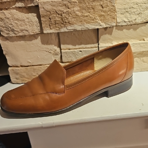 Naturalizer Women's Brown Loafers - Picture 5 of 7
